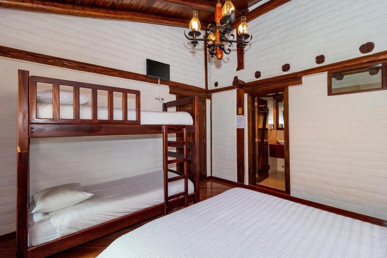 Hotel Ile Banos  Bagian luar foto