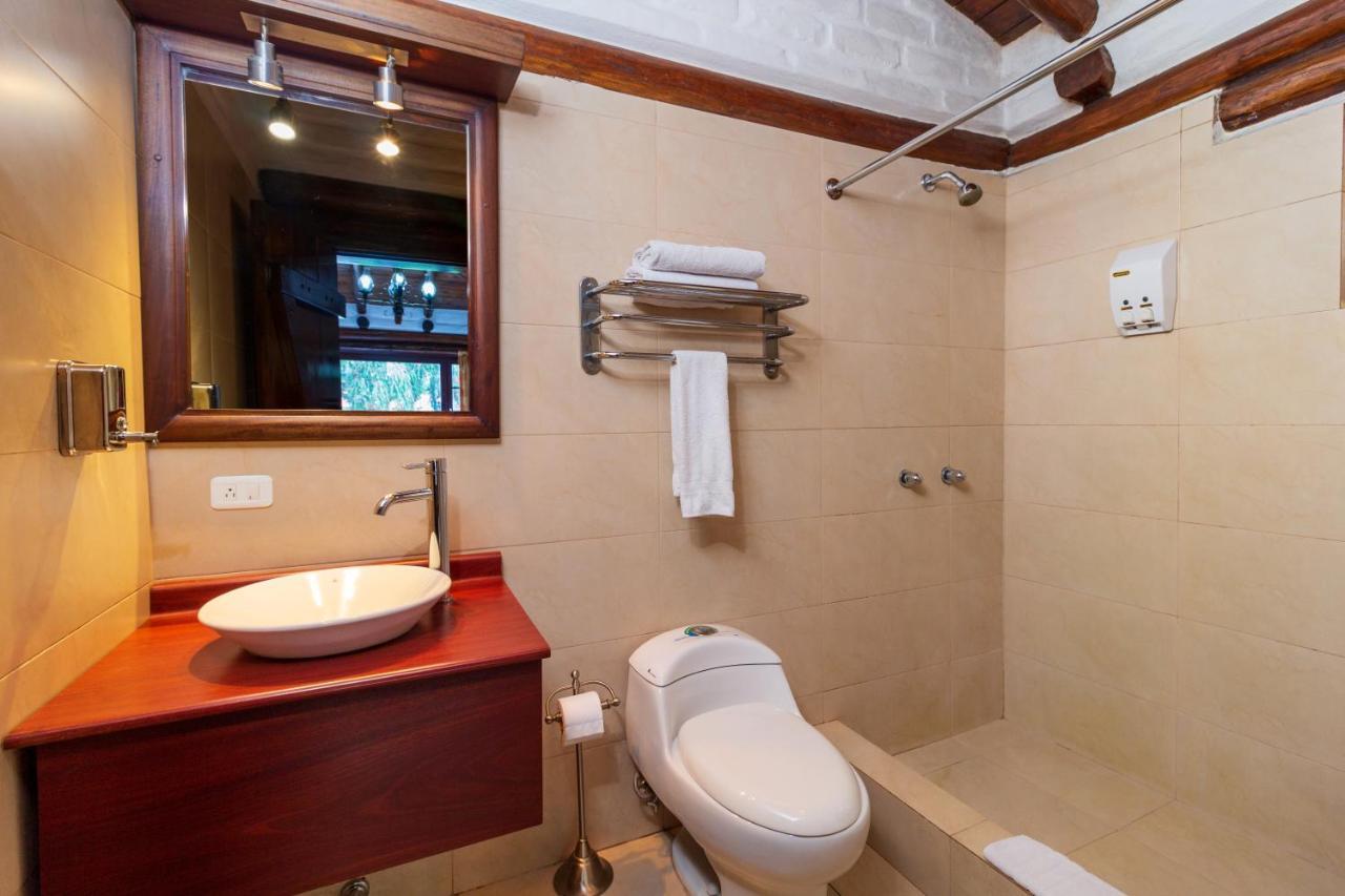Hotel Ile Banos  Bagian luar foto