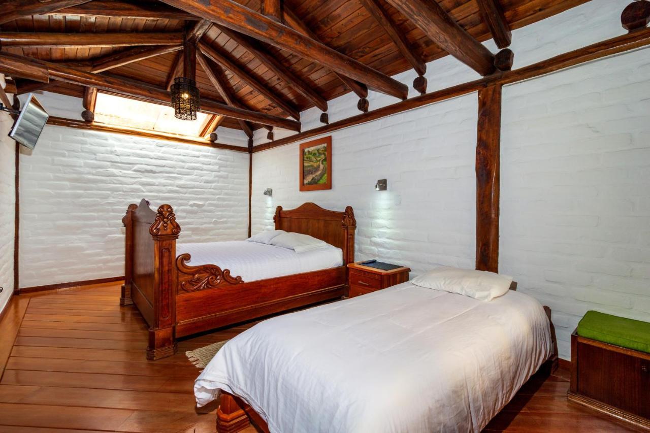 Hotel Ile Banos  Bagian luar foto