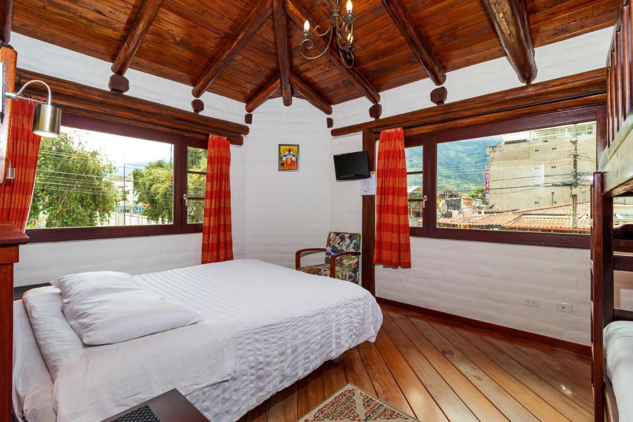 Hotel Ile Banos  Bagian luar foto
