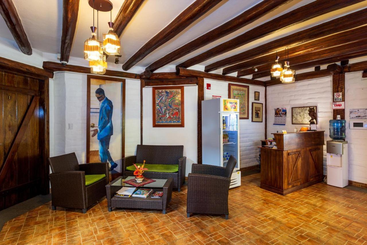 Hotel Ile Banos  Bagian luar foto