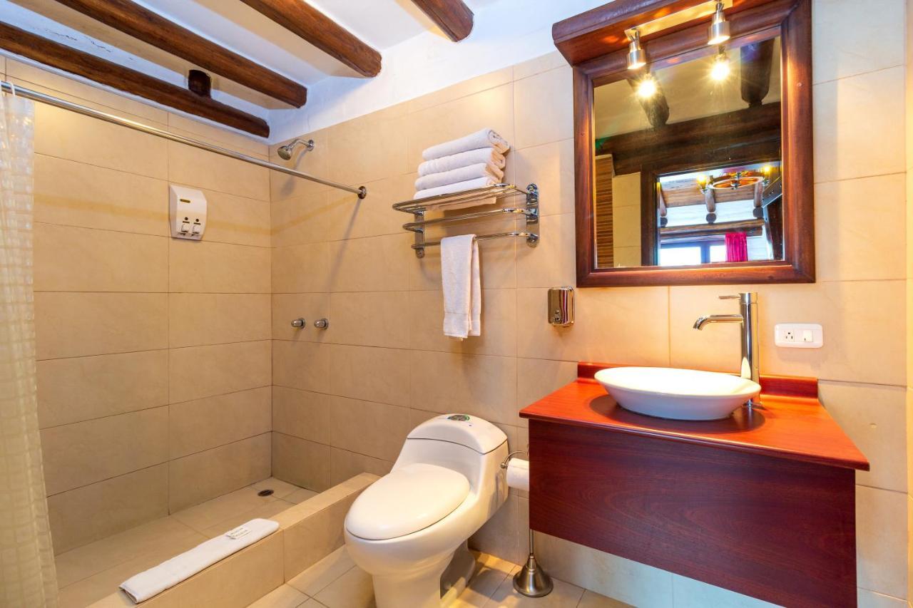 Hotel Ile Banos  Bagian luar foto