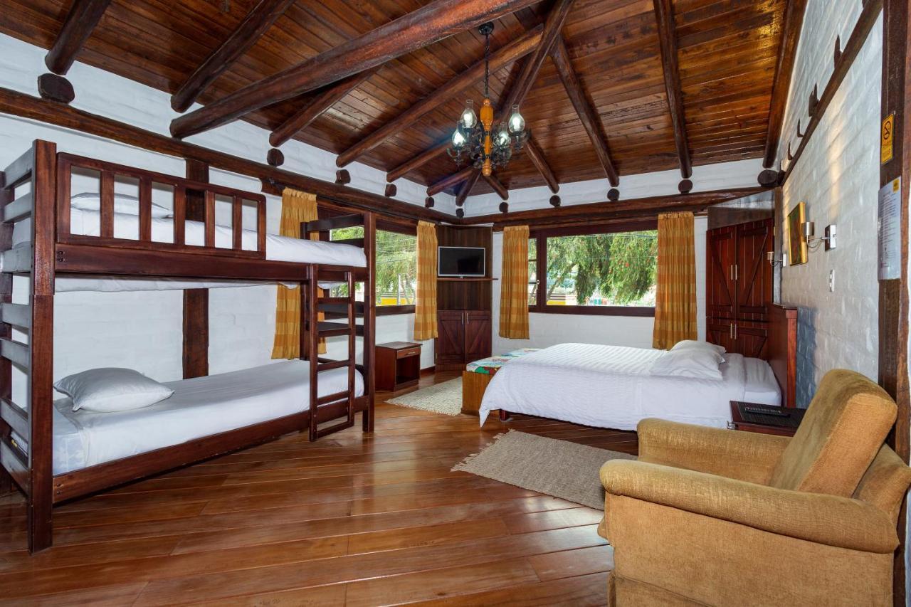 Hotel Ile Banos  Bagian luar foto