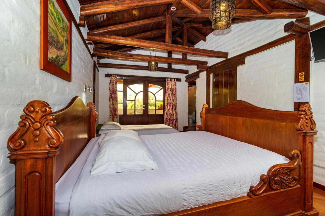Hotel Ile Banos  Bagian luar foto