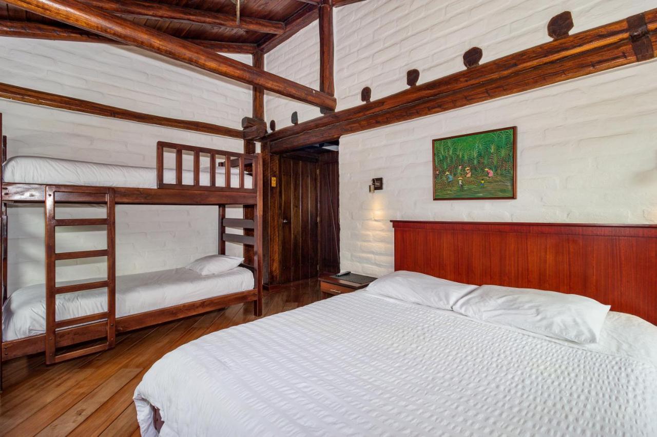 Hotel Ile Banos  Bagian luar foto