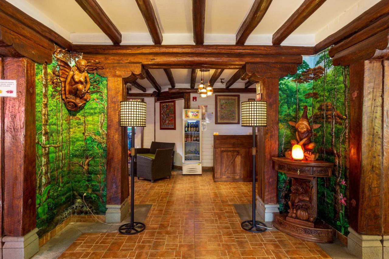 Hotel Ile Banos  Bagian luar foto