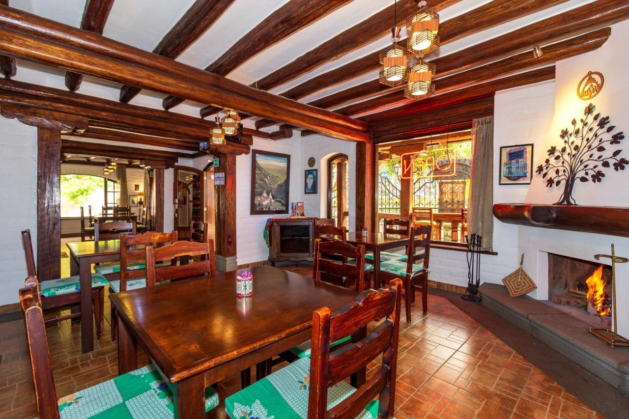 Hotel Ile Banos  Bagian luar foto